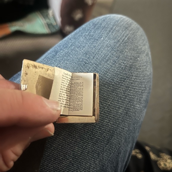 very tiny Bible in mother of pearl case/locket. 1940s - Picture 6 of 6